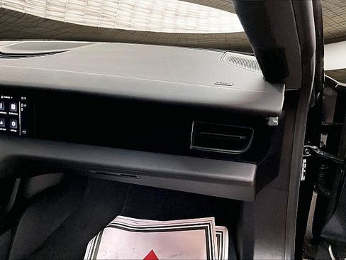 Used 2021 Porsche Taycan image 16