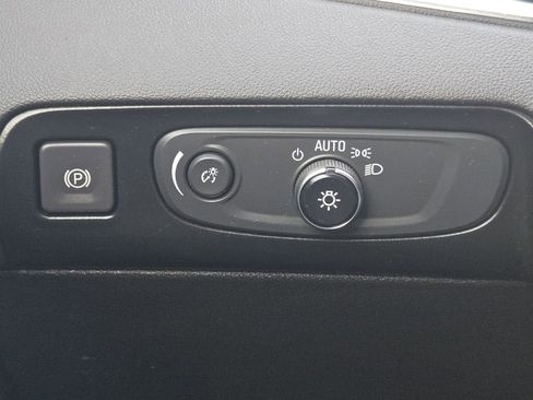 Used 2021 Buick Enclave Essence w/ Sound and Sites Package image 23