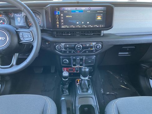 Used 2025 Jeep Wrangler Unlimited Sport AWD/4WD image 11
