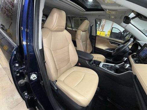 Used 2020 Toyota RAV4 XLE Premium AWD/4WD image 16