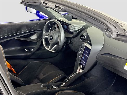 Used 2024 McLaren 750S Spider image 25