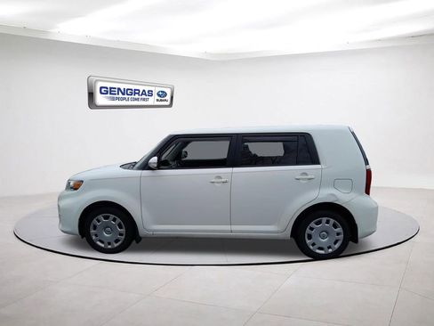 Used 2015 Scion xB Base image 4
