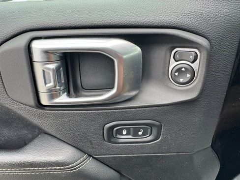 Used 2022 Jeep Wrangler Unlimited Sahara w/ Cold Weather Group image 16