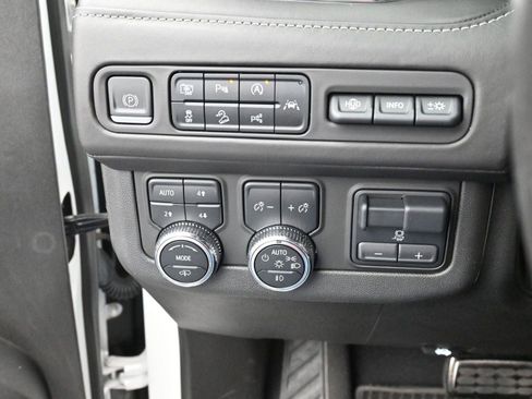 Used 2023 GMC Yukon XL Denali Ultimate image 24