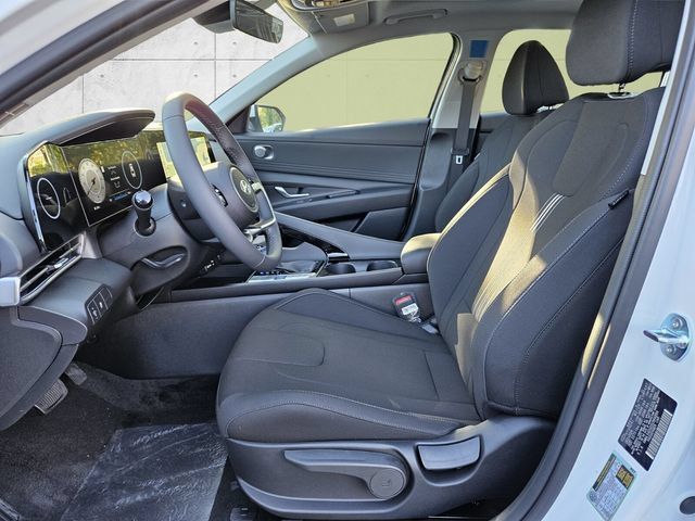Certified 2025 Hyundai Elantra SEL FWD image 3