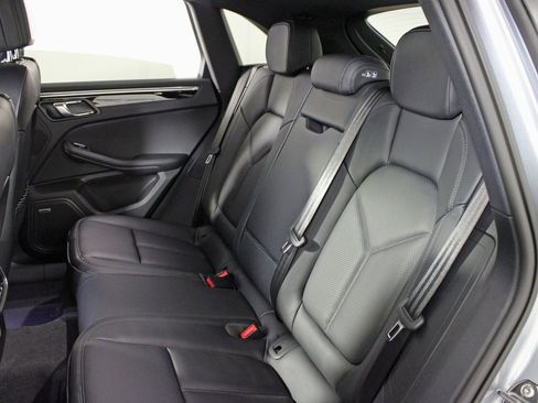 Used 2025 Porsche Macan image 33