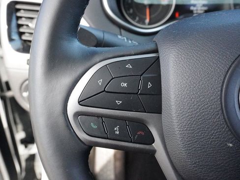 Used 2019 Jeep Cherokee Limited image 37