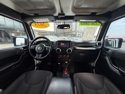 Used 2018 Jeep Wrangler Unlimited Sahara AWD/4WD image 18