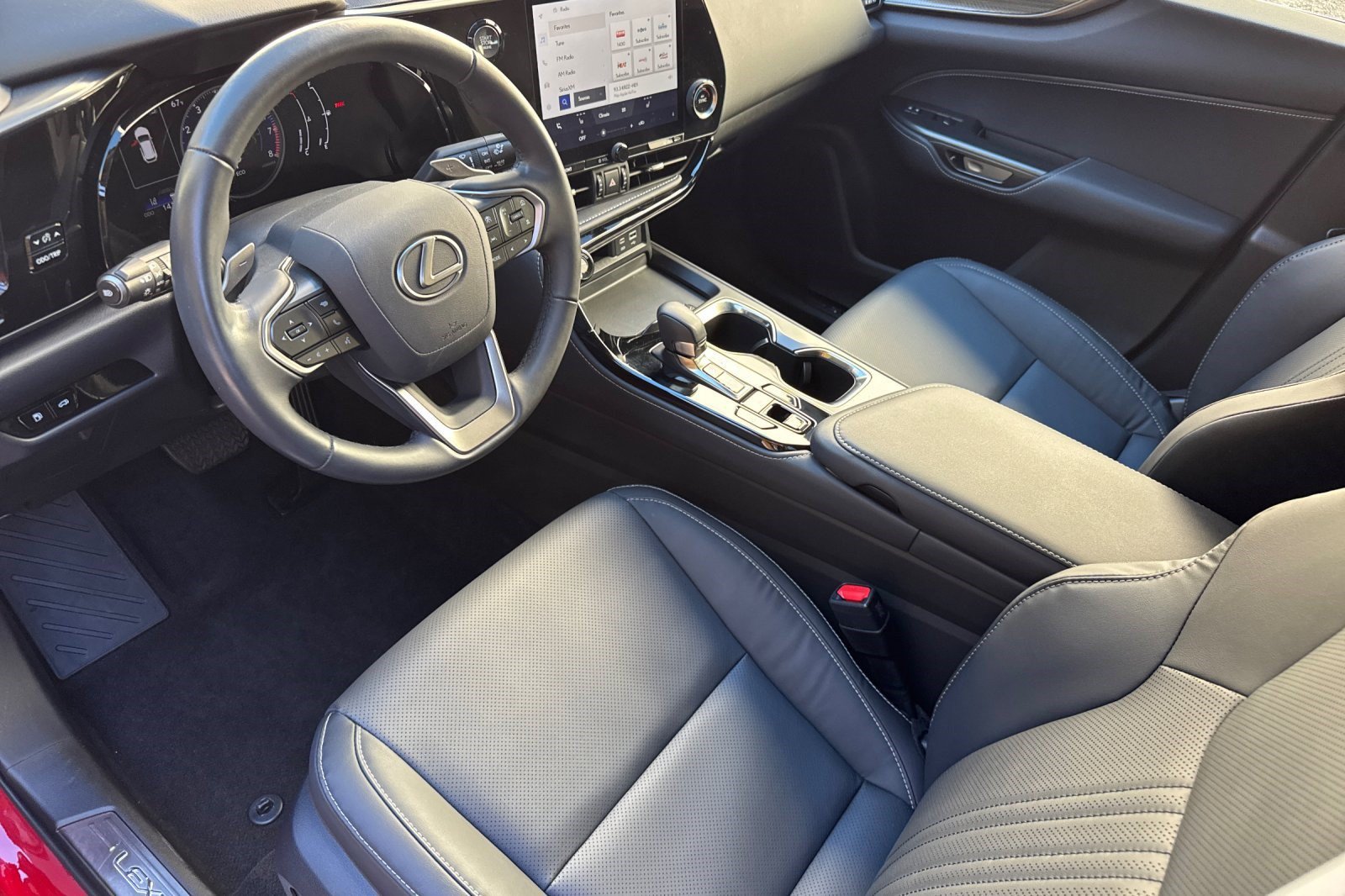 Certified 2025 Lexus NX 250 FWD image 4