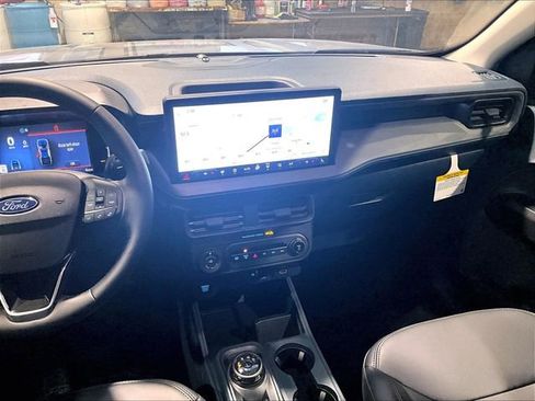 New 2026 Ford Maverick Lariat w/ Black Appearance Package image 8