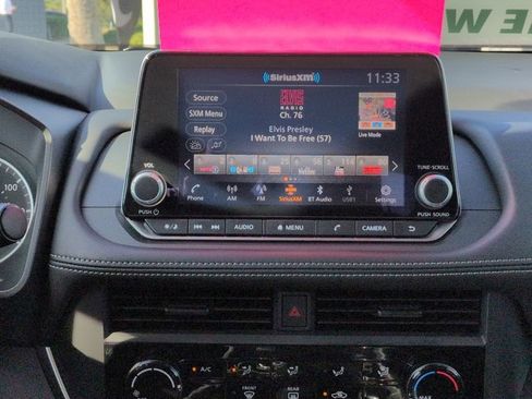 Used 2025 Nissan Rogue S image 17