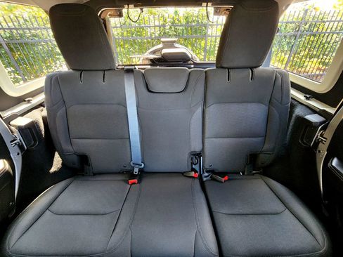 Used 2018 Jeep Wrangler Unlimited Sahara image 31