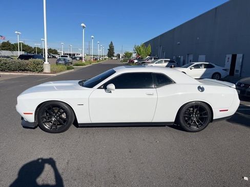 Used 2019 Dodge Challenger R/T w/ Driver Convenience Group image 4