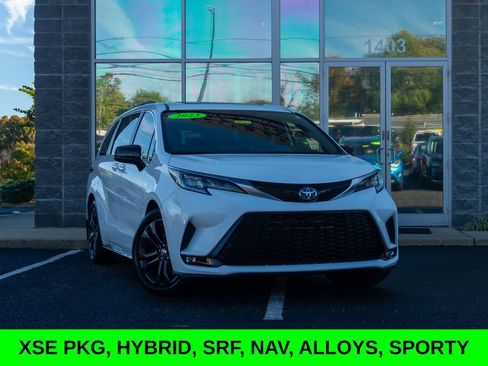 Used 2023 Toyota Sienna XSE image 1