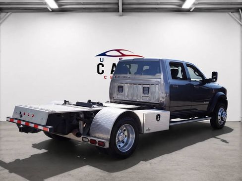 Used 2022 RAM 5500 Tradesman w/ Chrome Appearance Group RWD image 6