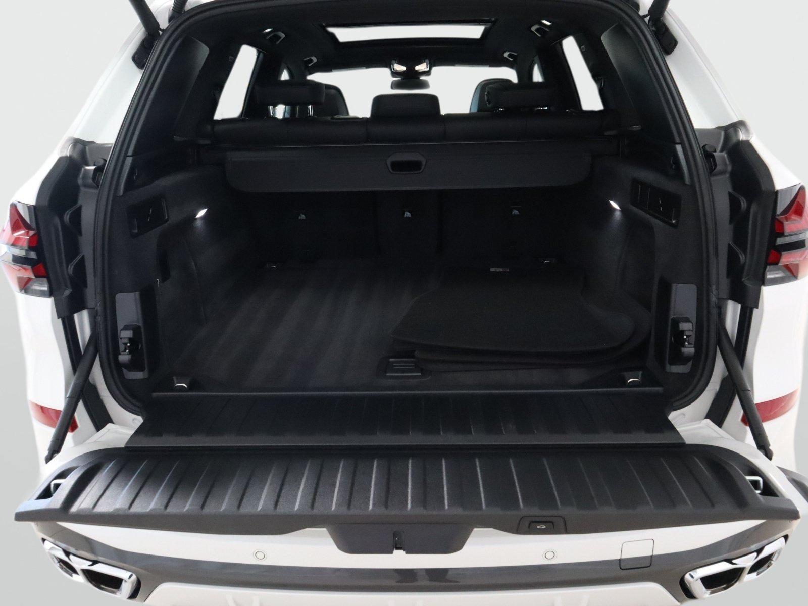 Used 2026 BMW X5 M60i AWD/4WD image 12