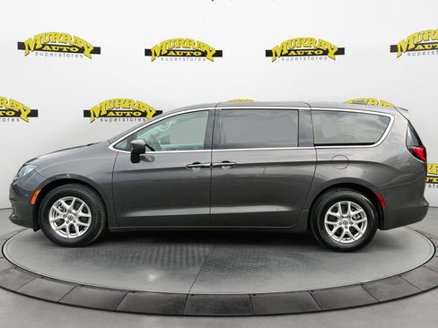 Used 2023 Chrysler Voyager LX FWD image 2