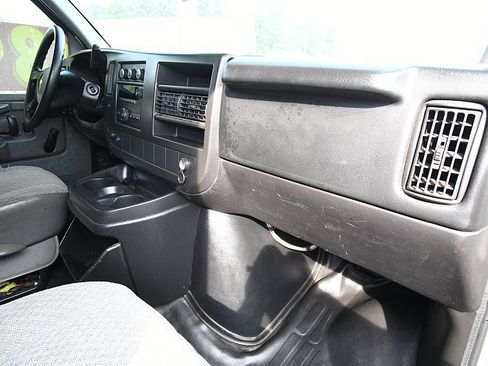 Used 2013 Chevrolet Express 3500 RWD image 16