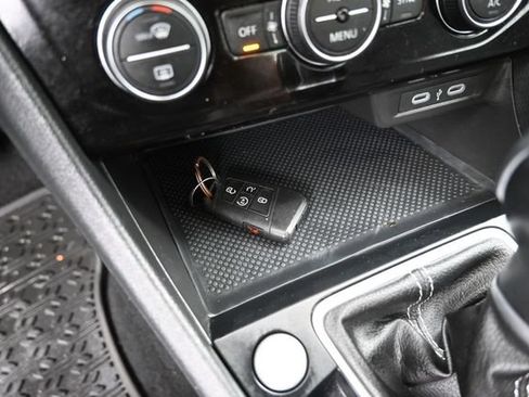 Used 2023 Volkswagen Jetta SE FWD image 16