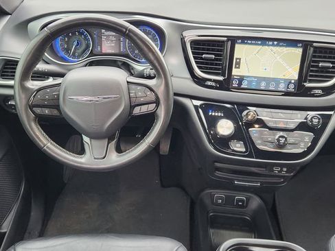 Used 2020 Chrysler Pacifica Touring-L w/ S Appearance Package image 27
