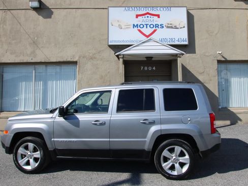 Used 2014 Jeep Patriot Latitude w/ Sun/Sound Group FWD image 5