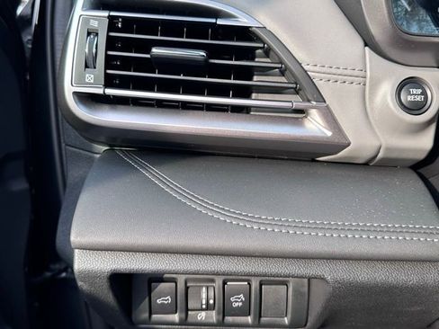 Used 2025 Subaru Outback Limited image 16