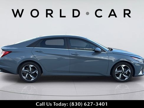 Used 2022 Hyundai Elantra SEL w/ Convenience + Premium Package FWD image 3