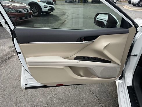 Used 2022 Toyota Camry LE image 10