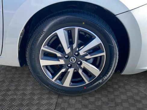 Used 2022 Nissan Versa SV image 34