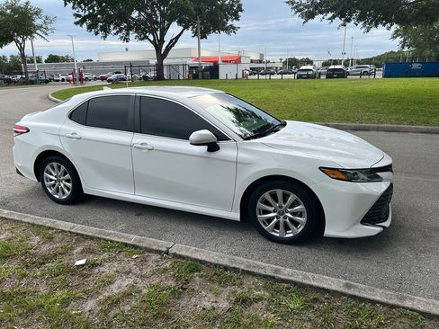 Used 2020 Toyota Camry LE FWD image 8