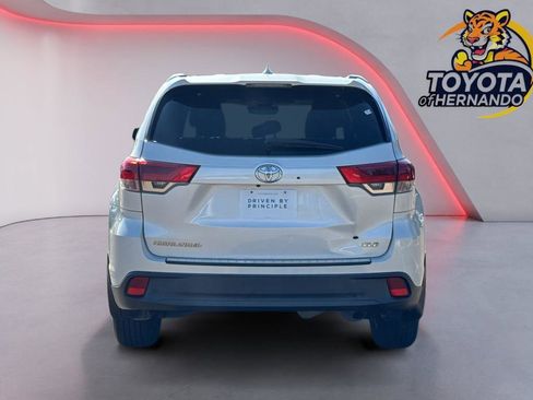 Used 2018 Toyota Highlander XLE image 8