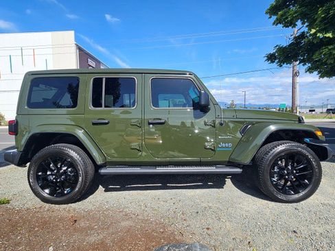 Used 2023 Jeep Wrangler Unlimited Sahara w/ Cold Weather Group AWD/4WD image 2