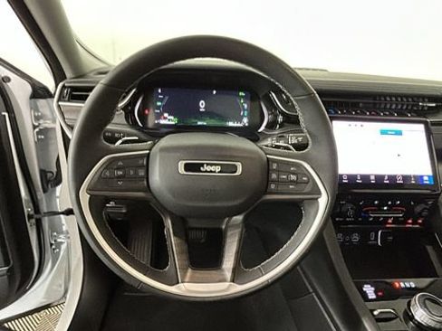 Used 2022 Jeep Grand Cherokee Limited 4xe w/ Luxury Tech Group II AWD/4WD image 15
