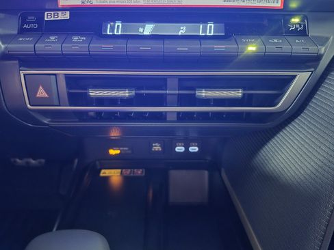 New 2026 Toyota Camry Hybrid FWD image 26