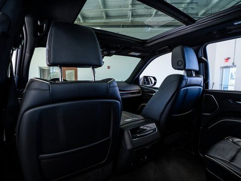 Used 2022 Cadillac Escalade Premium Luxury image 54