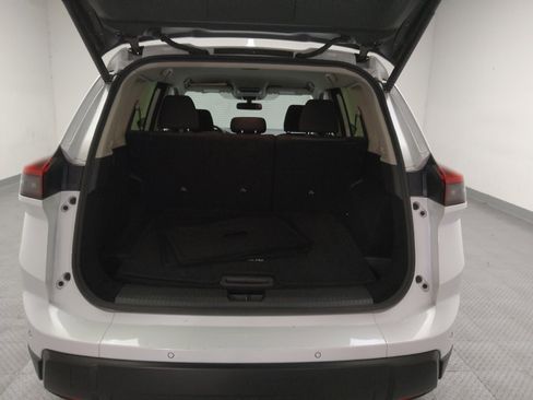 Used 2025 Nissan Rogue SV FWD image 29