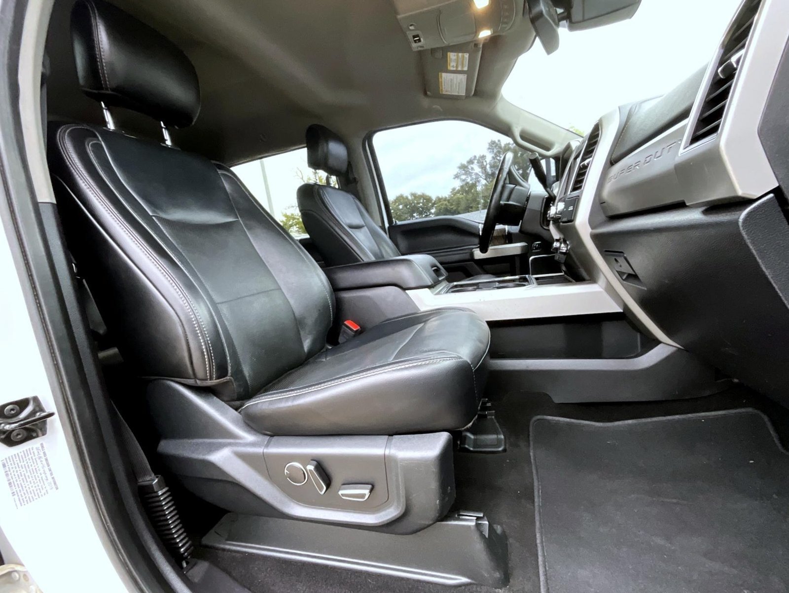 Used 2019 Ford F350 Lariat w/ Lariat Ultimate Package AWD/4WD image 18