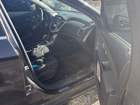 Used 2014 Chevrolet Cruze LT w/ Technology Package FWD image 4