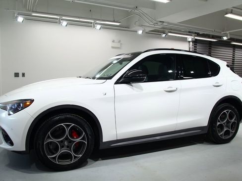 Used 2024 Alfa Romeo Stelvio Ti image 16
