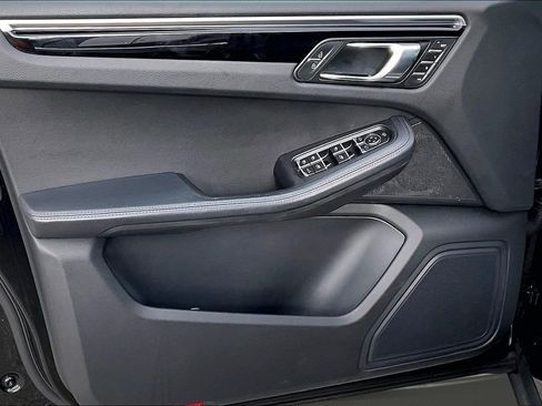 Used 2023 Porsche Macan S image 19