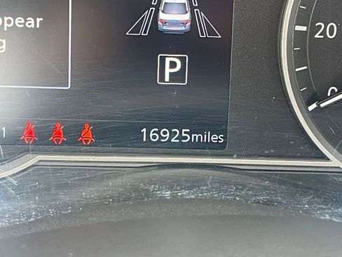 Used 2025 Nissan Versa SV image 40