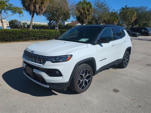 Used 2025 Jeep Compass Limited image 10