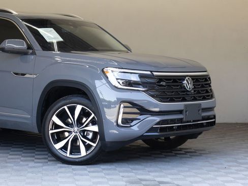 Used 2025 Volkswagen Atlas SEL Premium R-Line AWD/4WD image 3