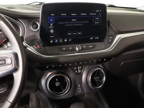Used 2025 Chevrolet Blazer LT FWD image 5