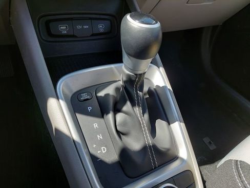 Used 2025 Hyundai Venue SEL FWD image 23