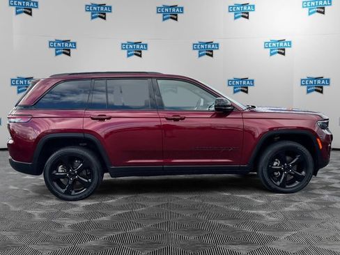 Used 2023 Jeep Grand Cherokee Altitude image 6