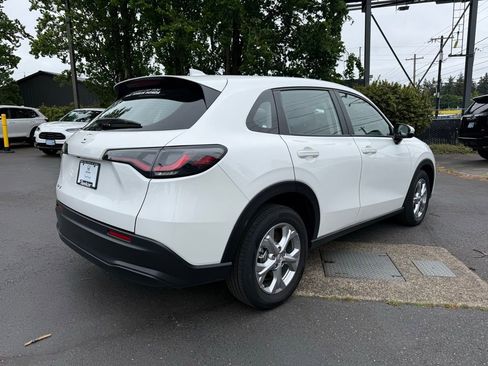 Used 2025 Honda HR-V LX image 9