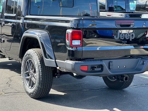 New 2026 Jeep Gladiator Sport AWD/4WD image 4