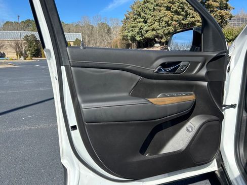 Certified 2023 GMC Acadia SLE w/ Driver Convenience Package image 57