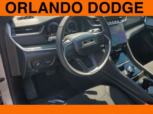 New 2025 Jeep Grand Cherokee Laredo w/ Luxury Tech Group I image 11